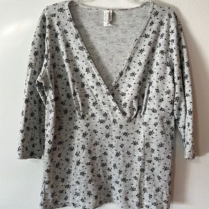 Discreet Waffle Weave V-Neck Top Gray With Black Flowers